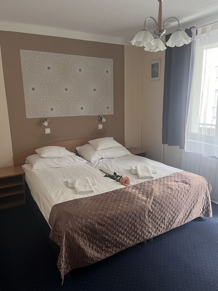 Hotel Papillon 34/50