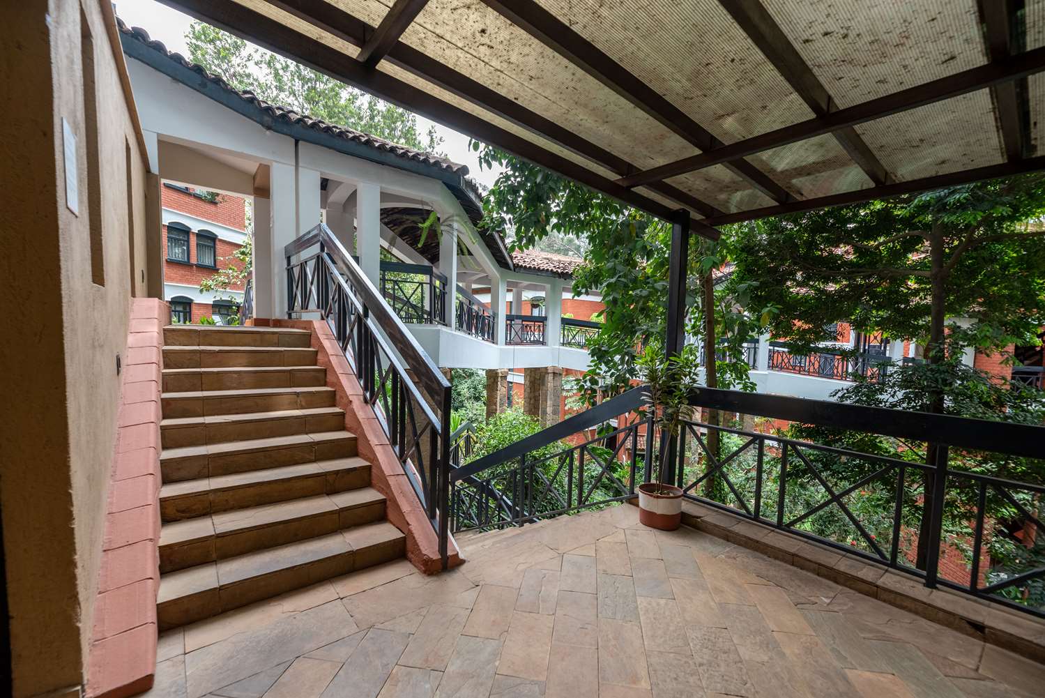 Heri Heights Hotel Apartments, SureStay Collection by BW 13/27