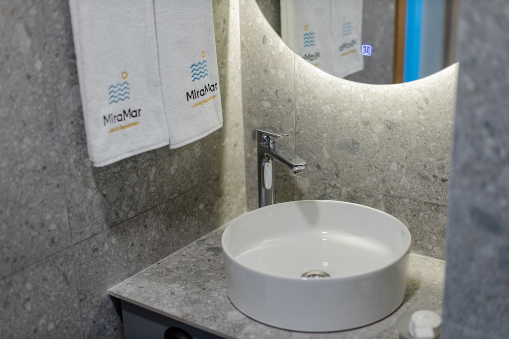 MiraMar Luxury Residences 85/86