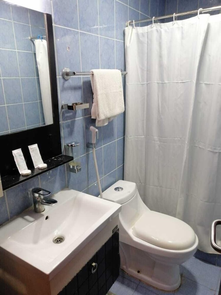 OYO 137 Marina Hotel 57/58