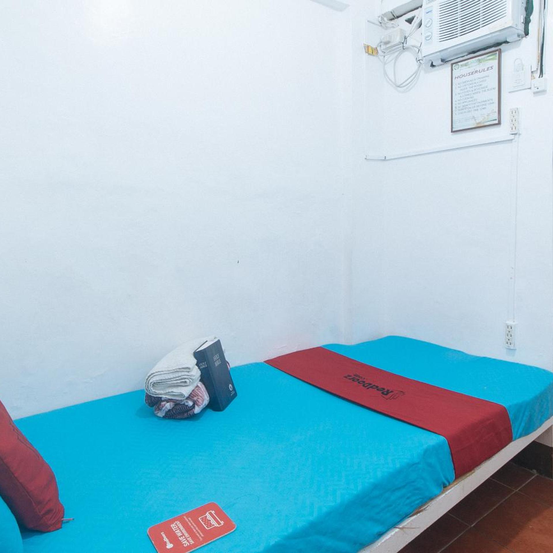 RedDoorz near OWWA Pasay 17/46