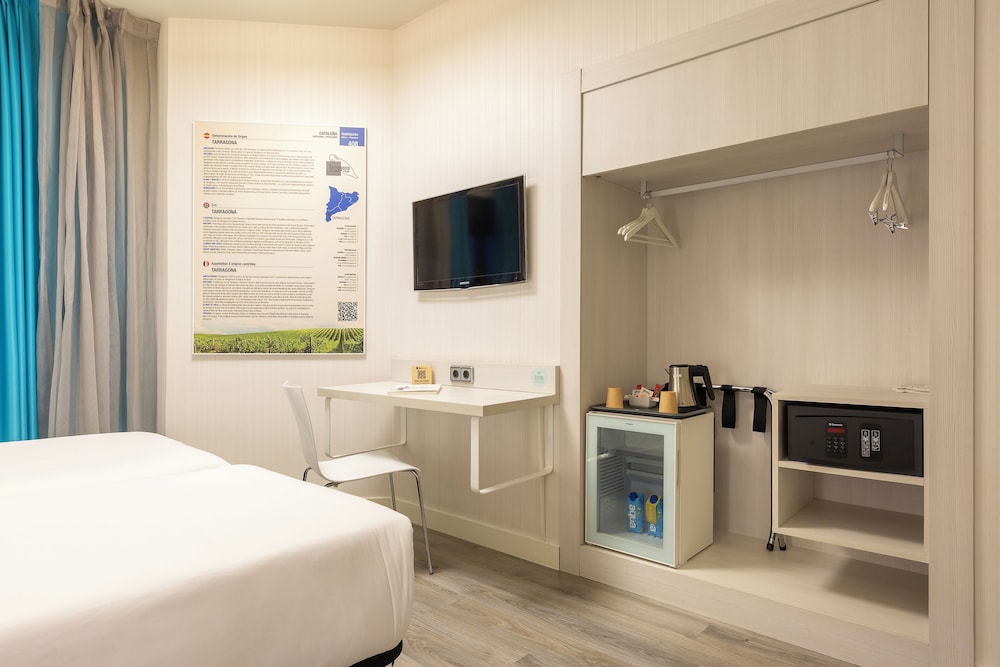 ROOM, TRIPLE, 3 BEDS, INTERIOR VIEW