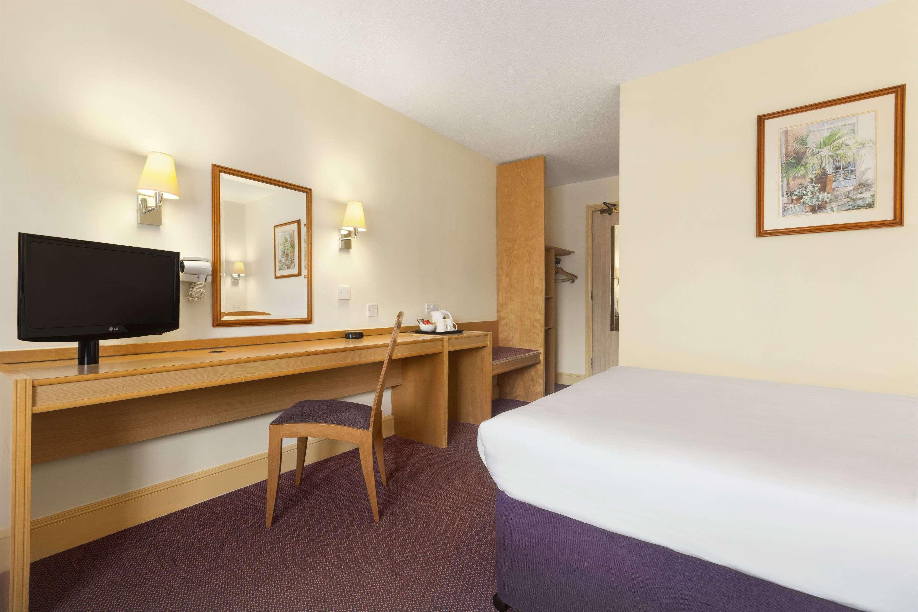 Days Inn by Wyndham Sevenoaks Clacket Lane 30/41