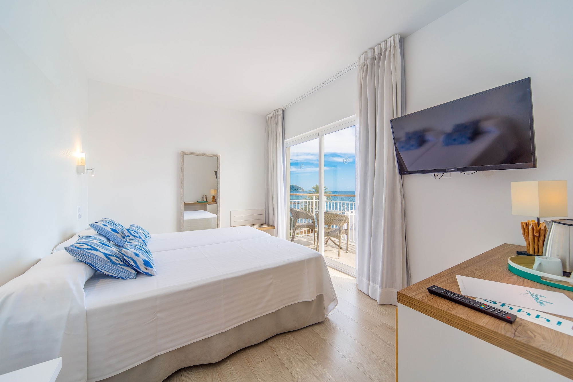 Room, Twin Beds, Sea Front, Balcony