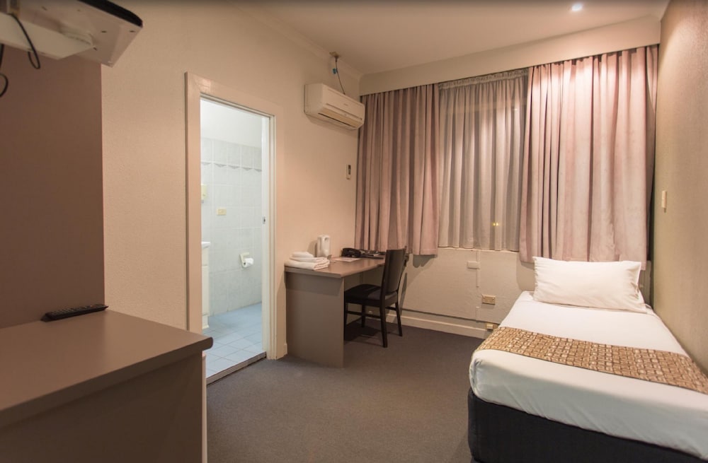 greet Hotel Alice Springs 11/57