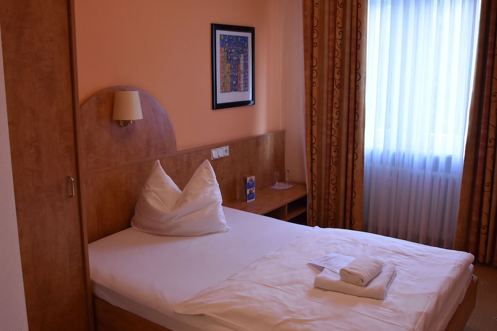Hotel am Bahnhof 10/38