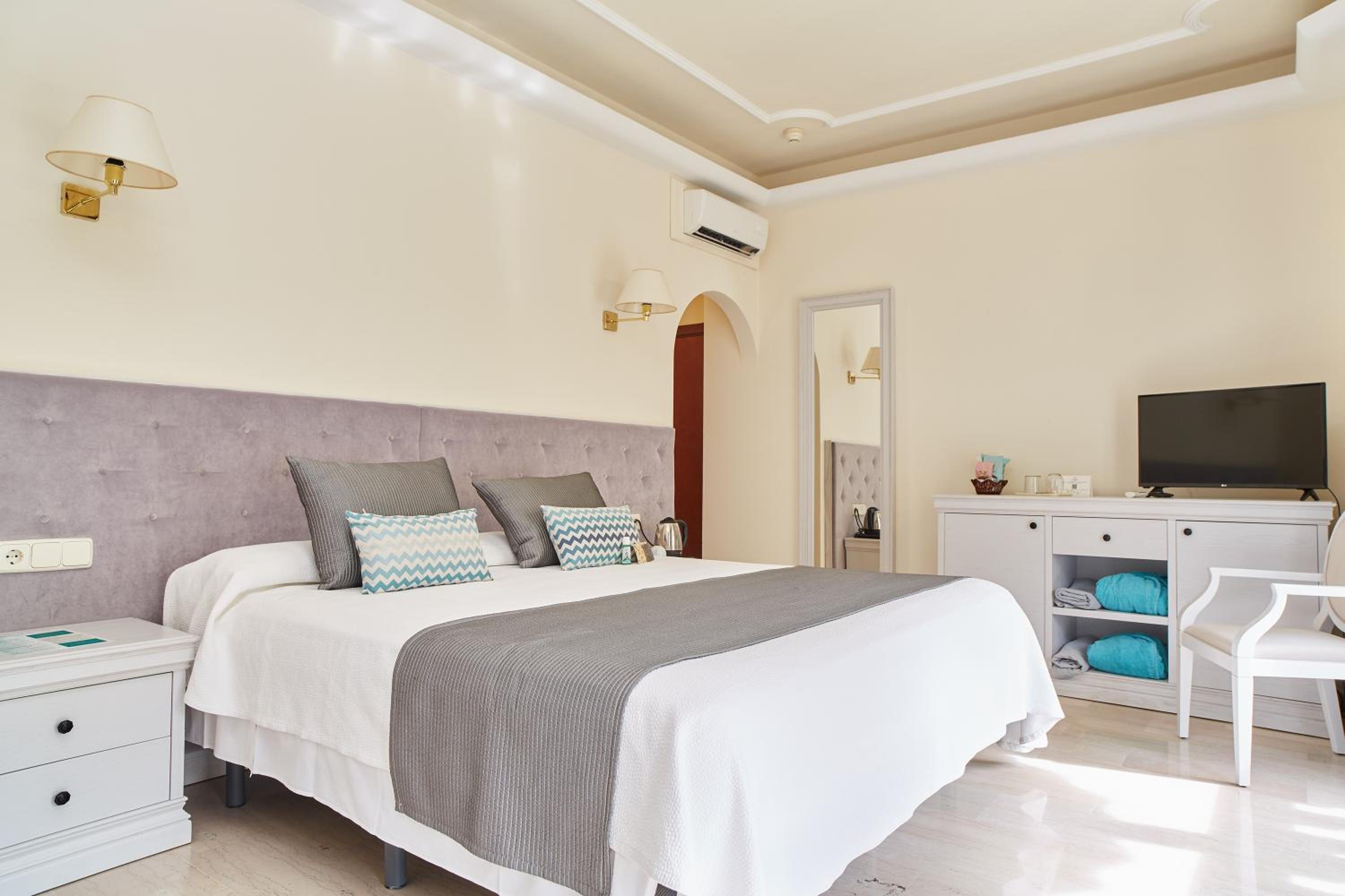 Family, King and Queen Bed