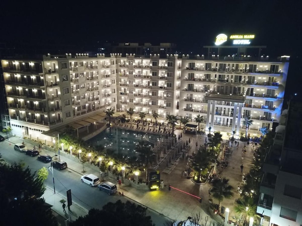 Amelia Mare Hotel in Golem