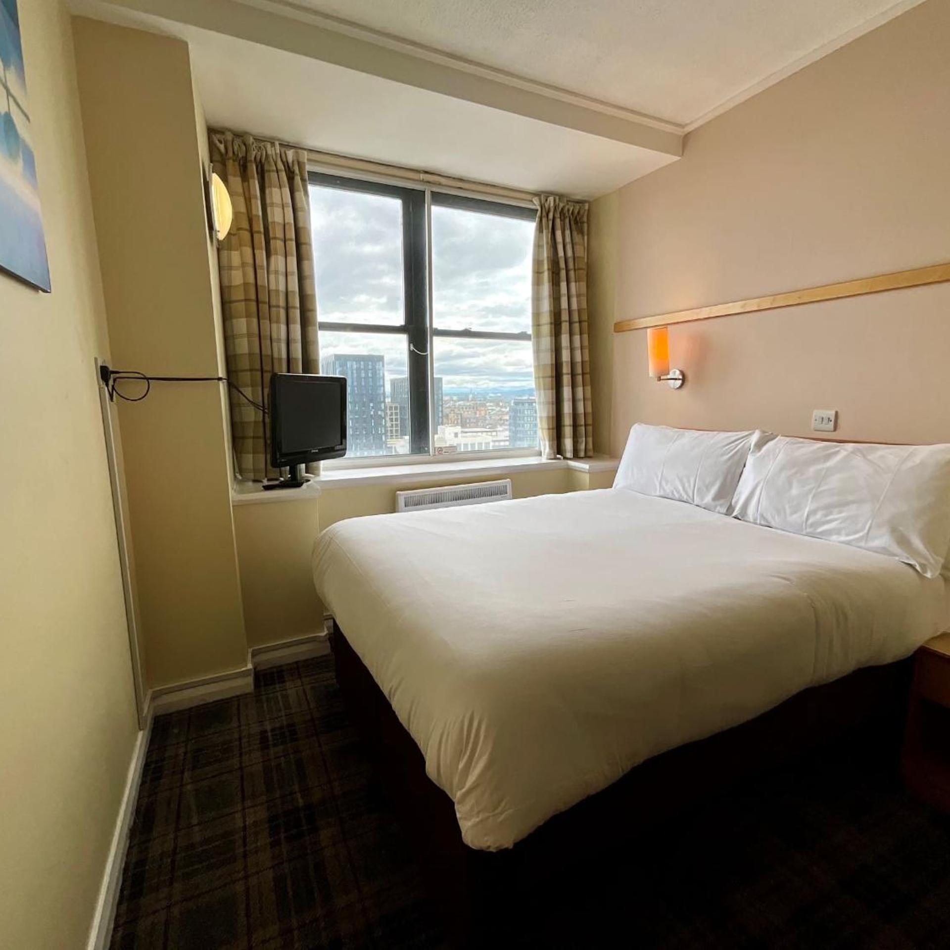 ROOM, DOUBLE BED