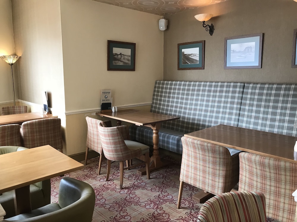 Pier Hotel 23/50