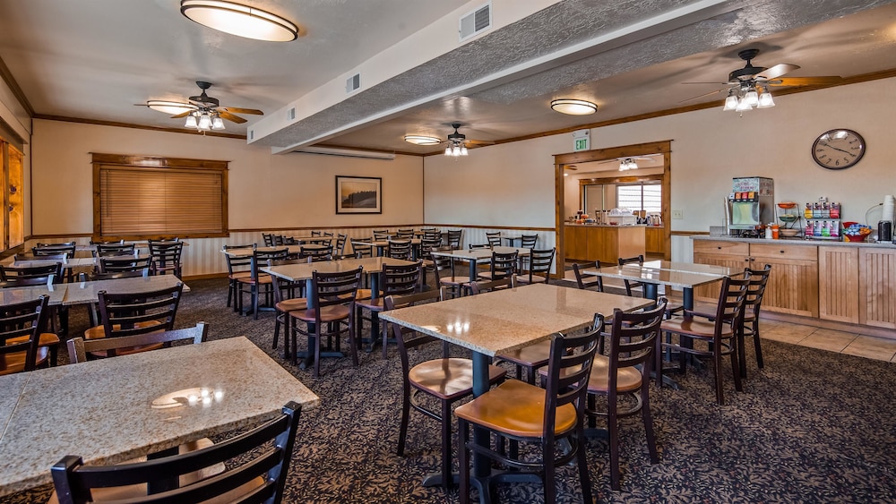 Best Western Plus Weston Inn 33/38