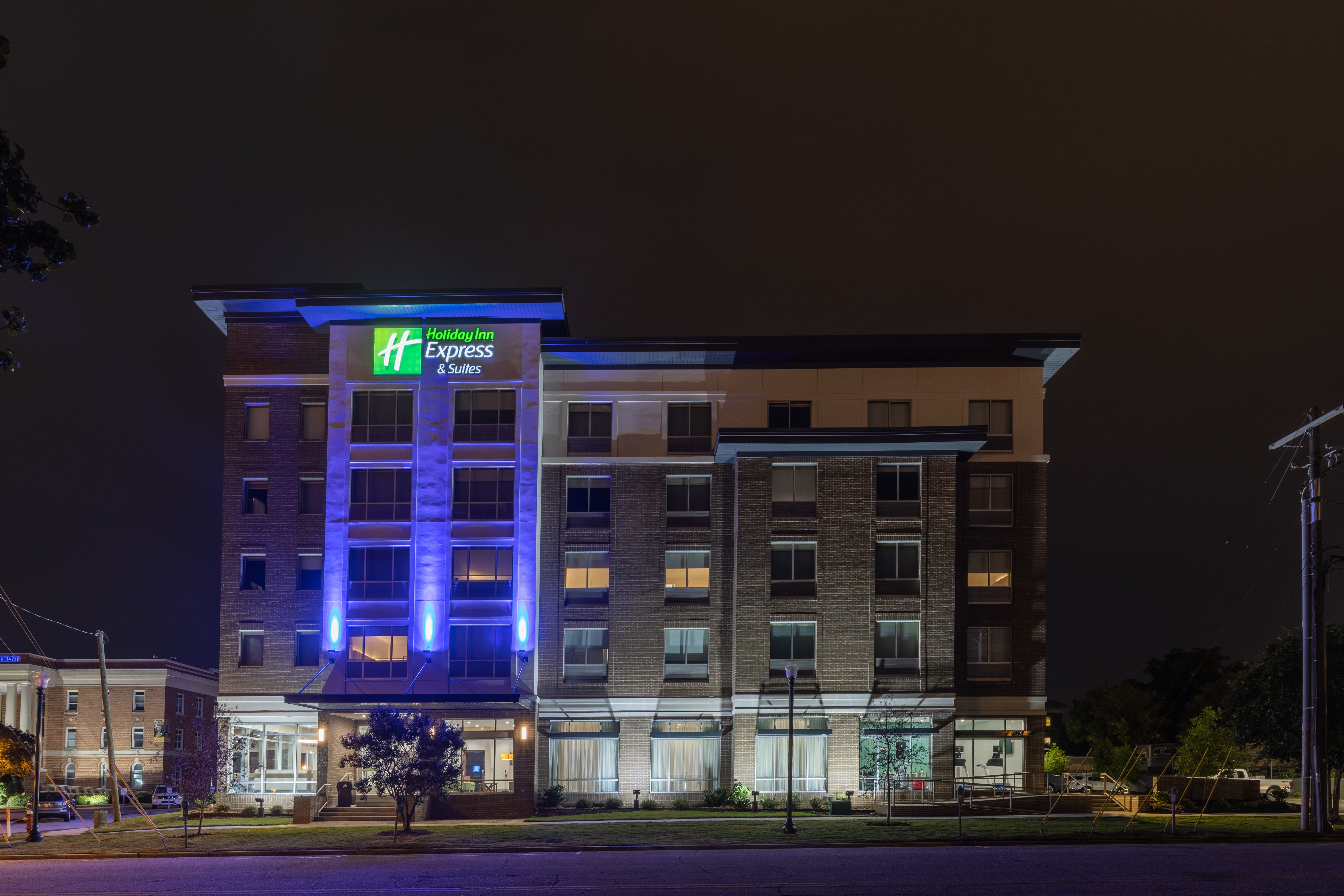 Holiday Inn Express & Suites Columbia Downtown – The Vista 8/60