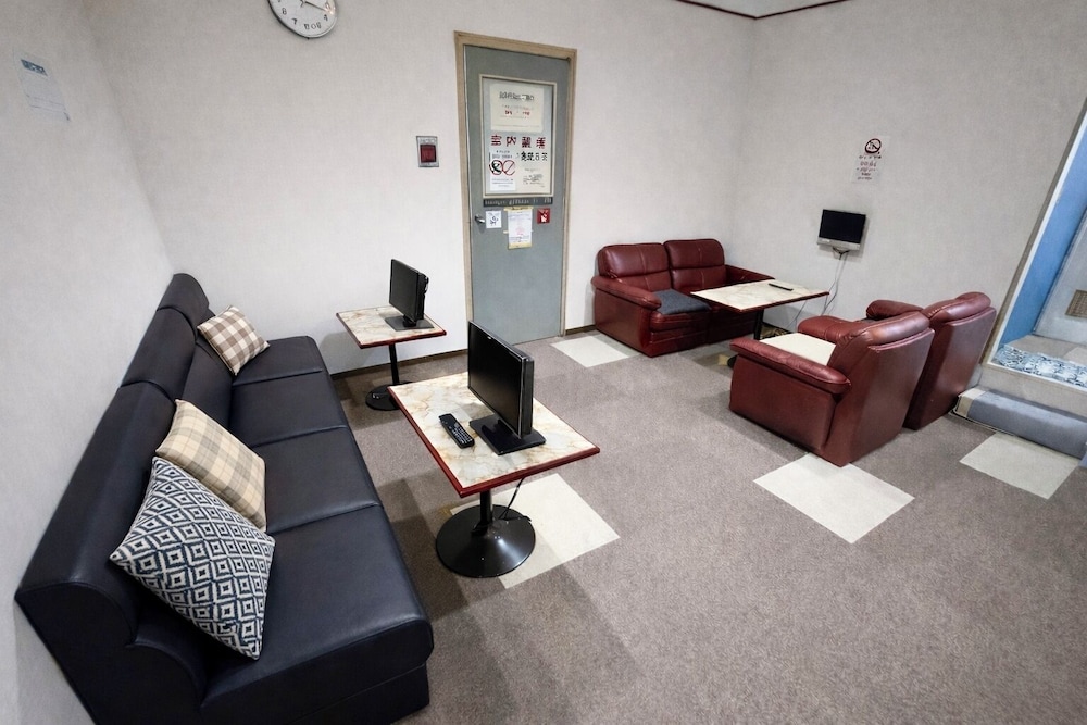 Capsule Hotel Block Room 33/49