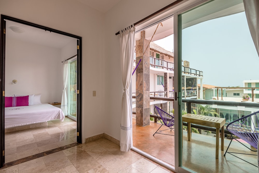 JUNIOR SUITE, KING BED, KITCHENETTE, ACCESSIBLE
