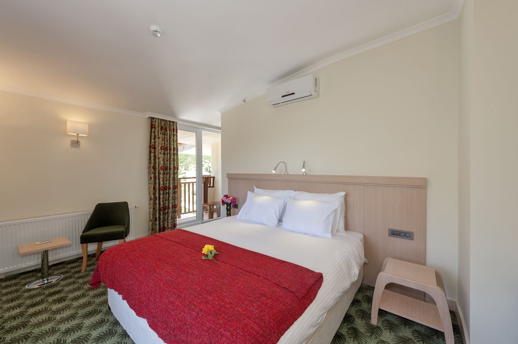 Room, Triple, 1 Double and 1 Single Bed, Mountain View