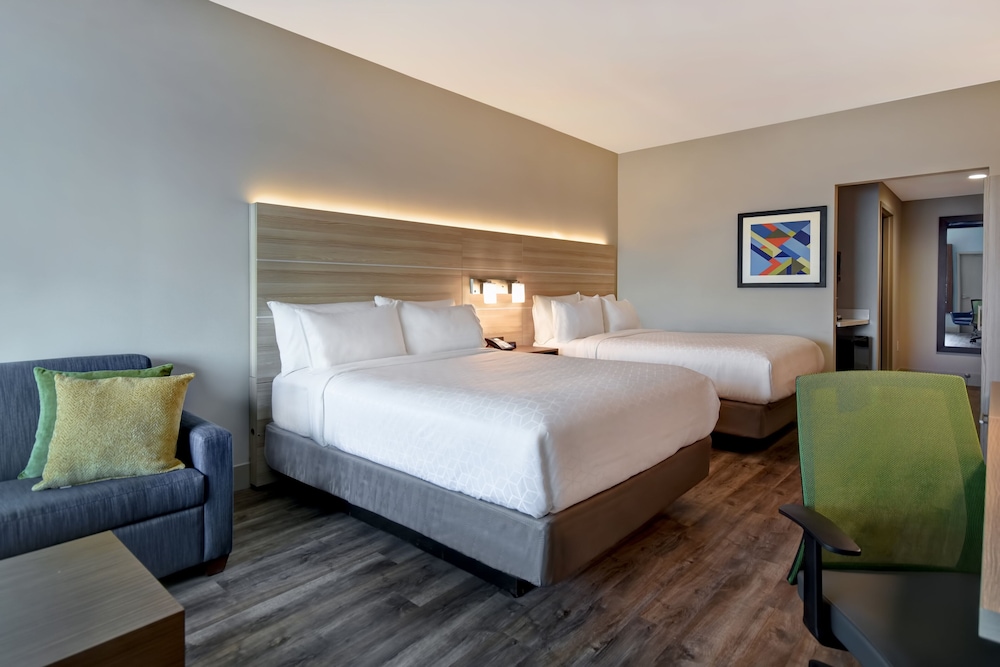 Holiday Inn Express Suites Galveston Beach 17/65