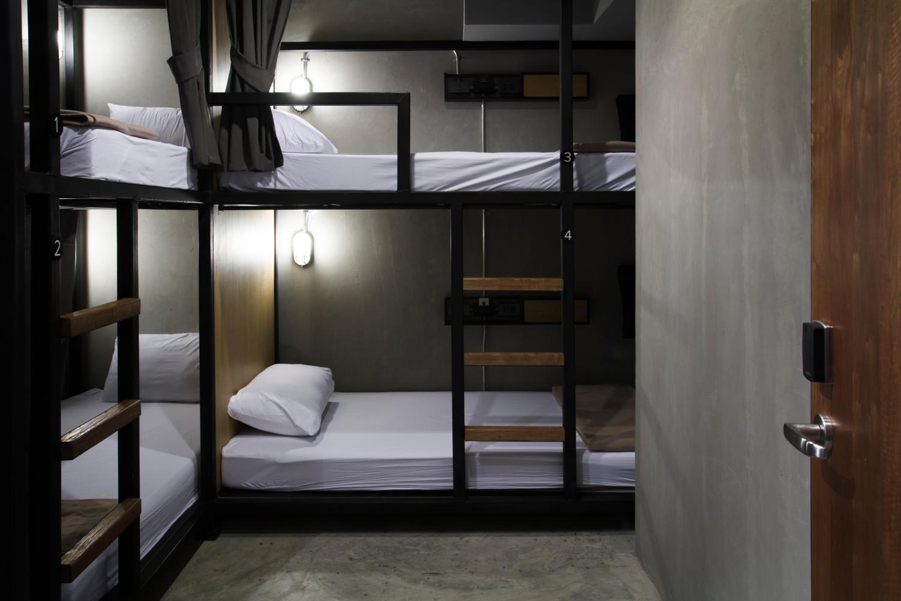 Mixed Dorm, 4 Beds, No Window