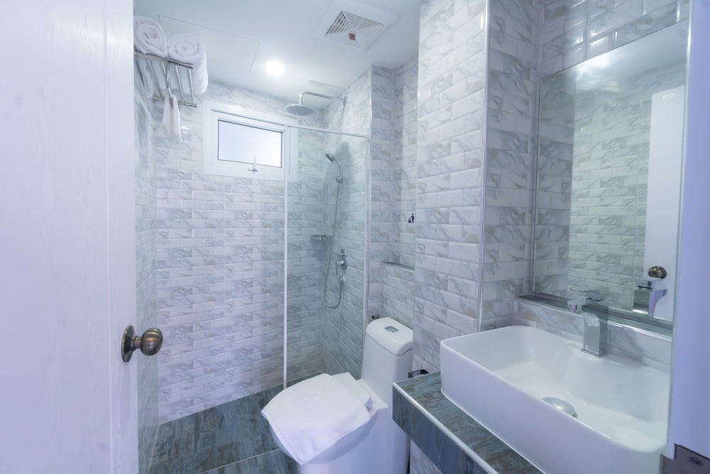 SPARK Hotel - MRT Queen Sirikit 15/16