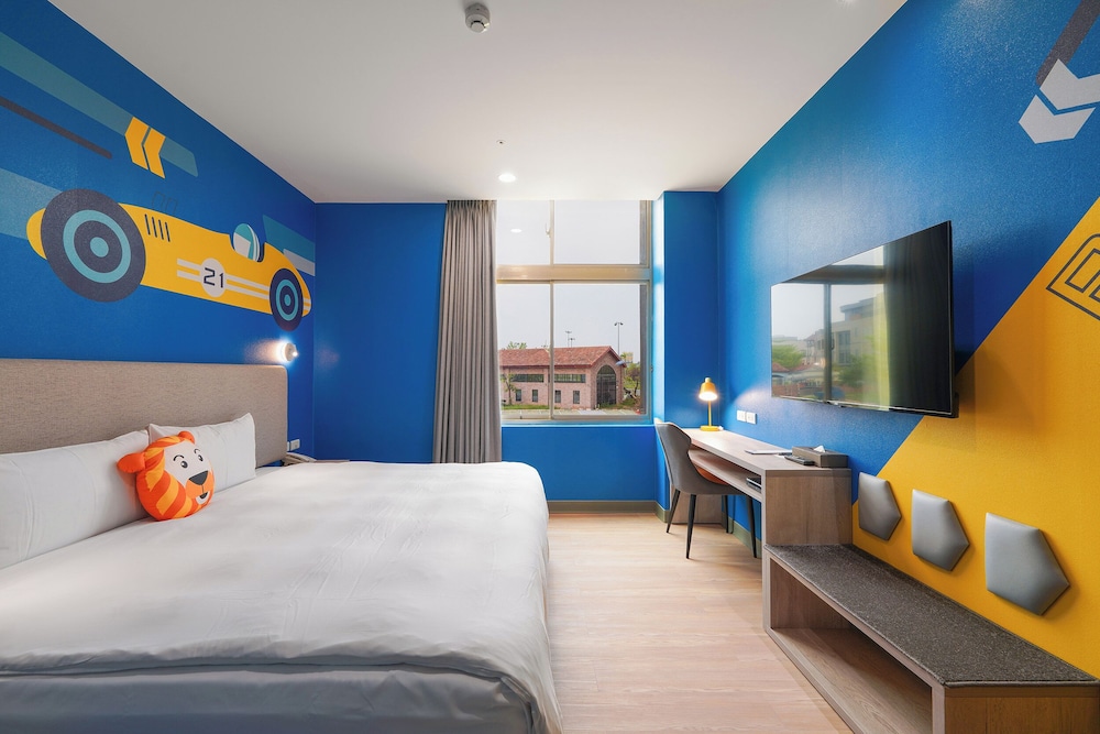 ROOM, KING BED