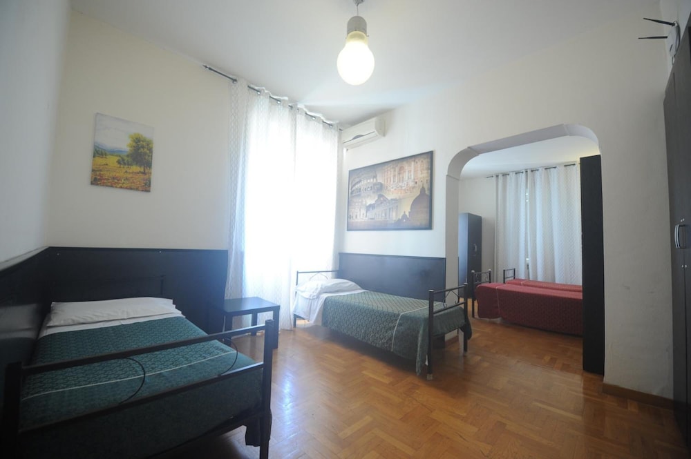Hostel Beauty 22/64