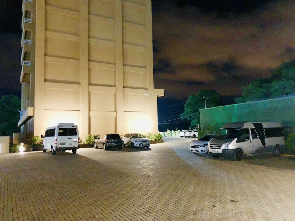 Lummina Hotel Mogi 42/50