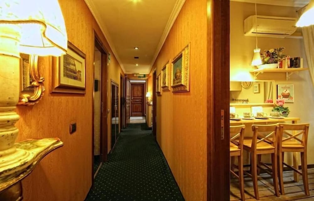 Vatican Holiday Hotel 8/36