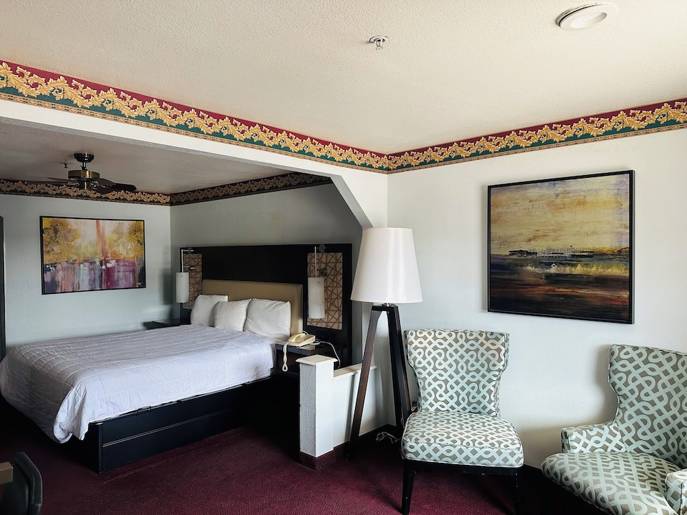 The Executive Inn Suites 24/67