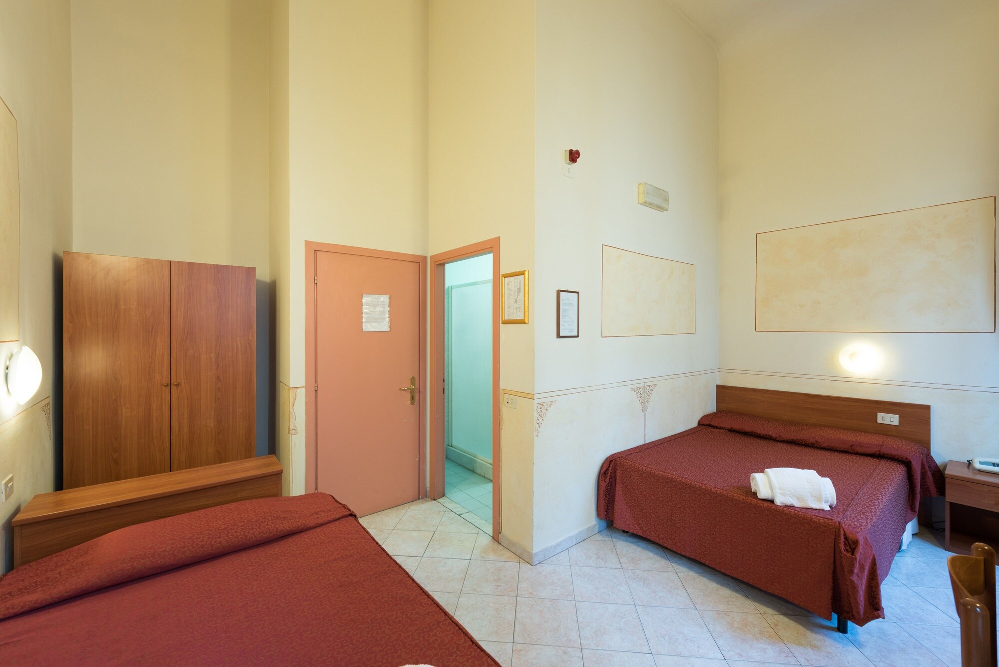 ROOM, TRIPLE