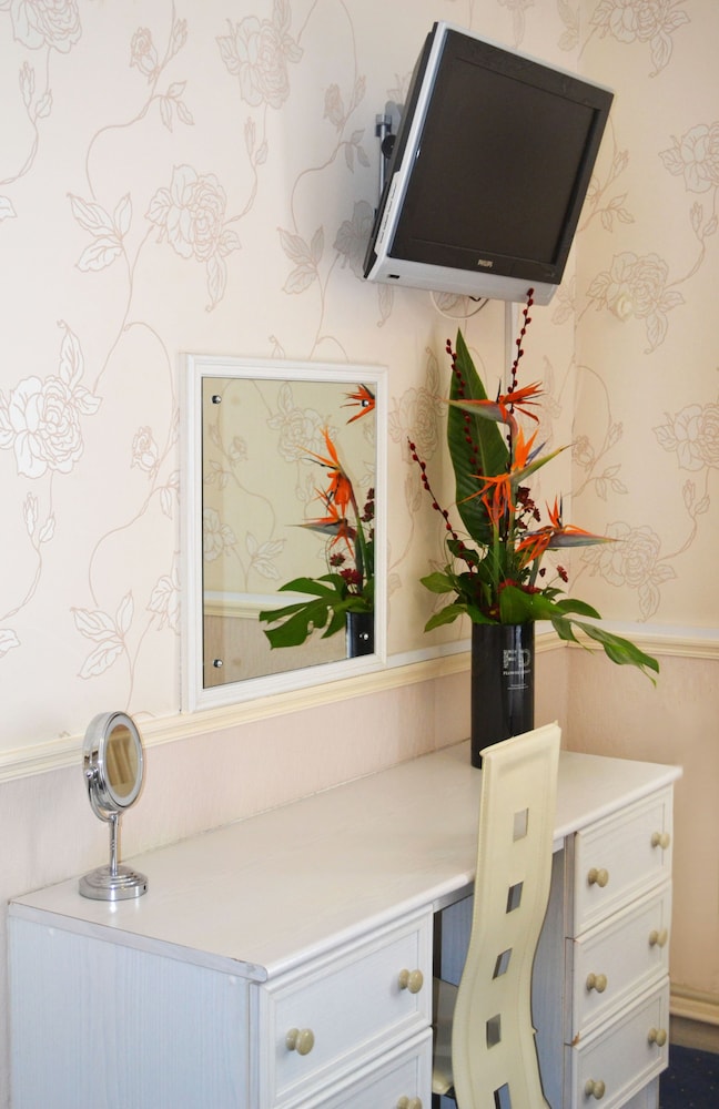 Lyndene Hotel 13/49
