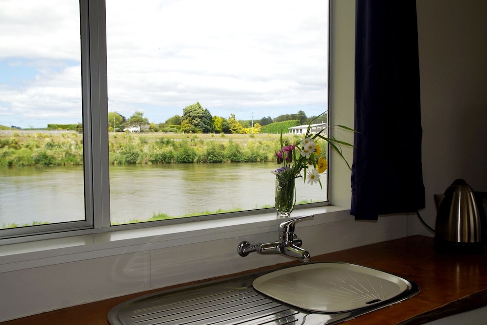 Whanganui River Top 10 Holiday Park 50/50