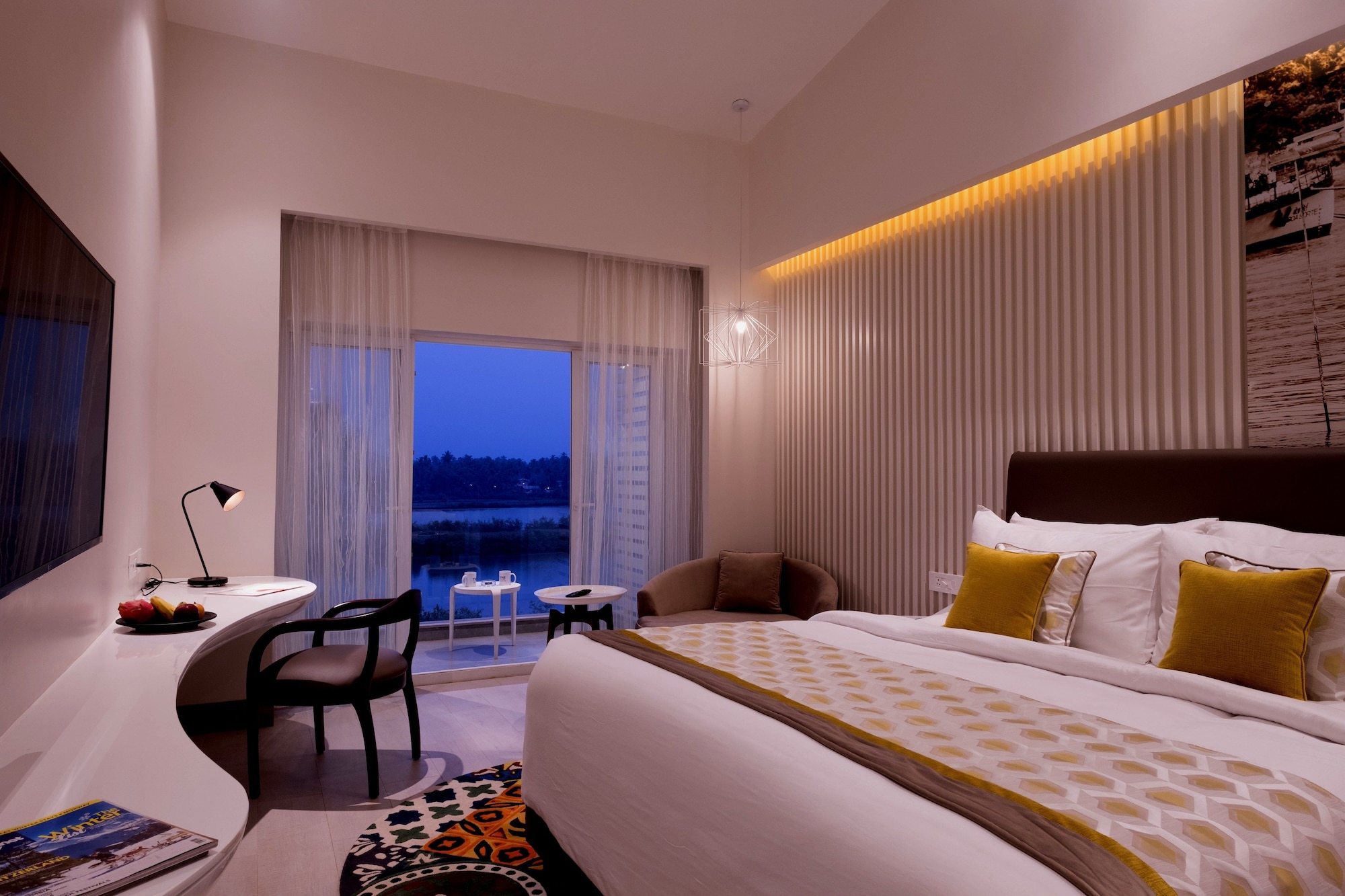 LUXURY RIVER VIEW