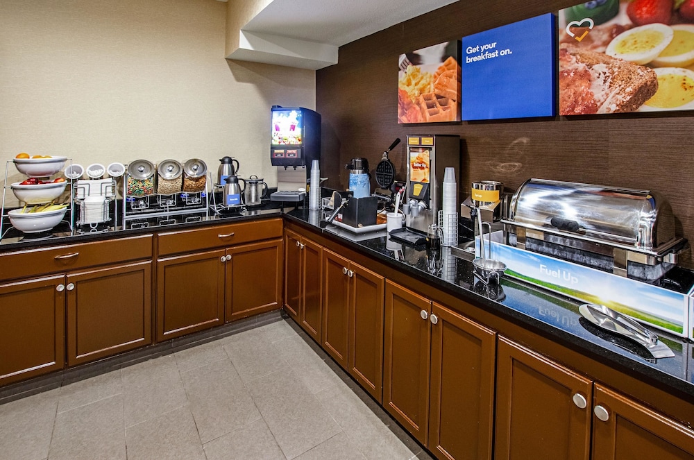Comfort Inn Suites Santee 32/39