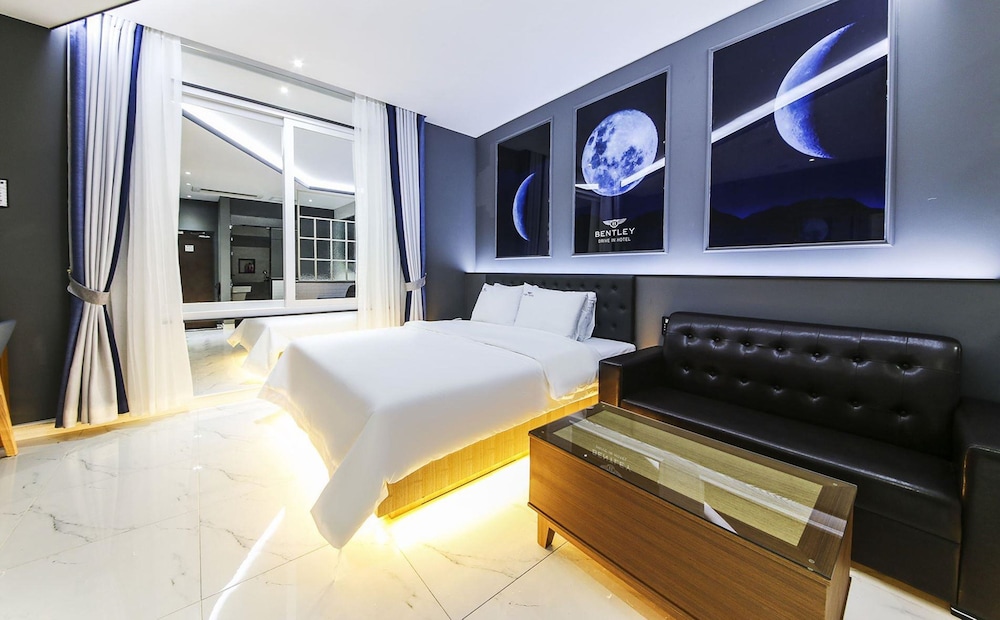 Bentley Business Hotel 12/23
