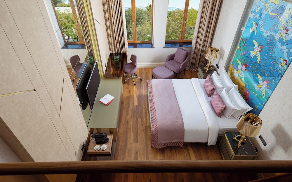 Art Gallery Hotel 12/46