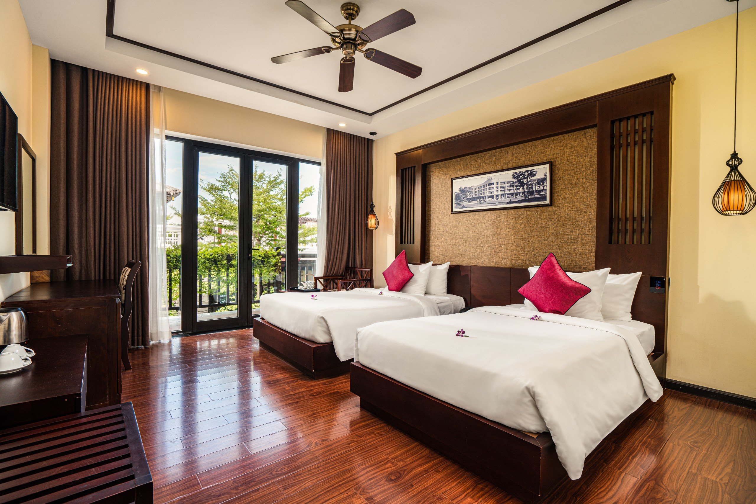SUPERIOR, TWIN BEDS, GARDEN VIEW