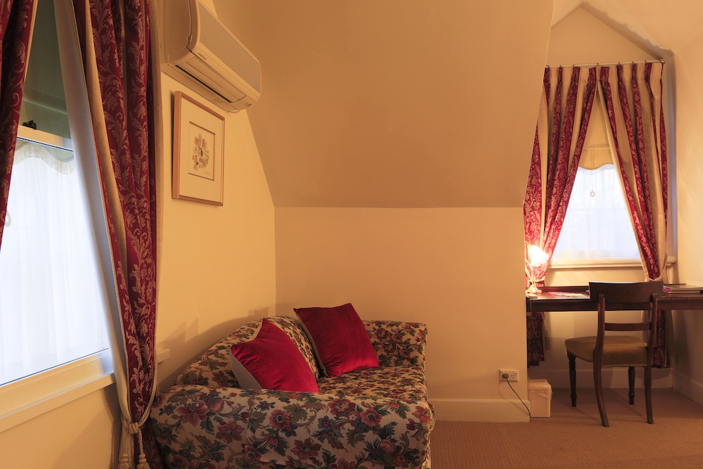 THE RACECOURSE INN 30/50