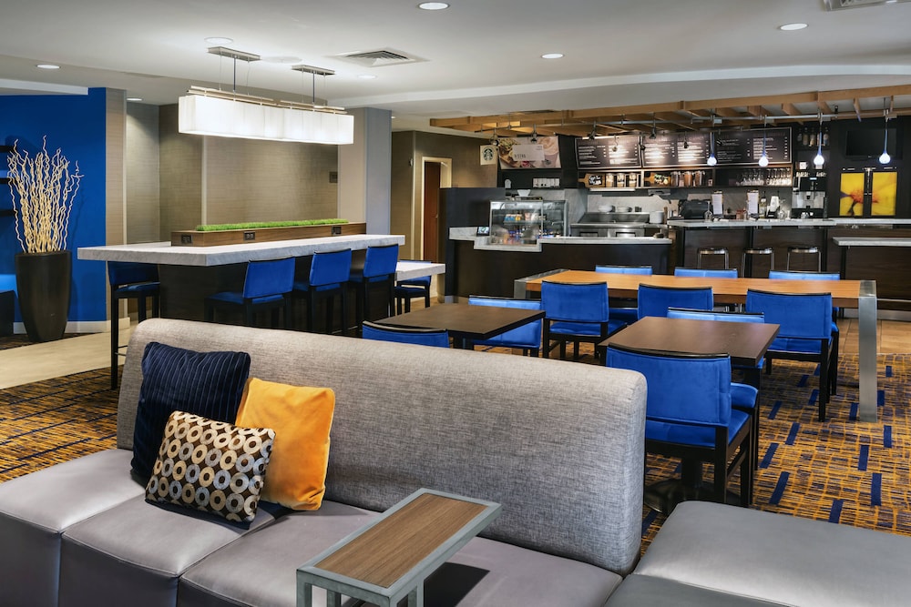 Lobby at Courtyard by Marriott Portland Airport, SOUTH PORTLAND - ME