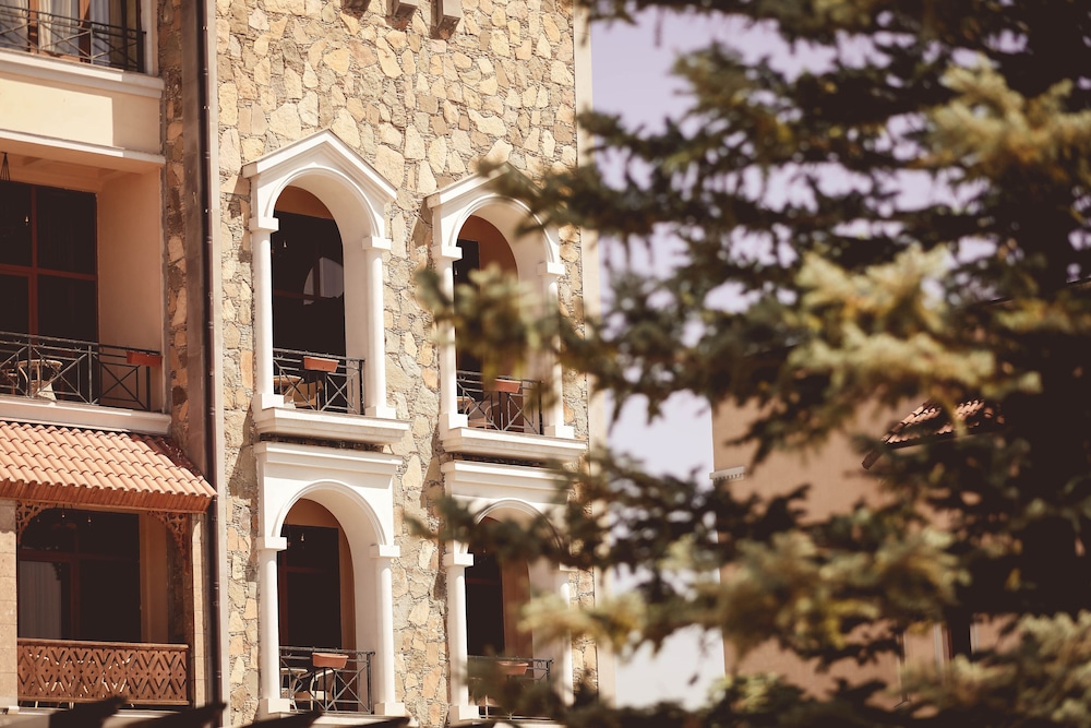 CAUCASUS HOTEL 71/74