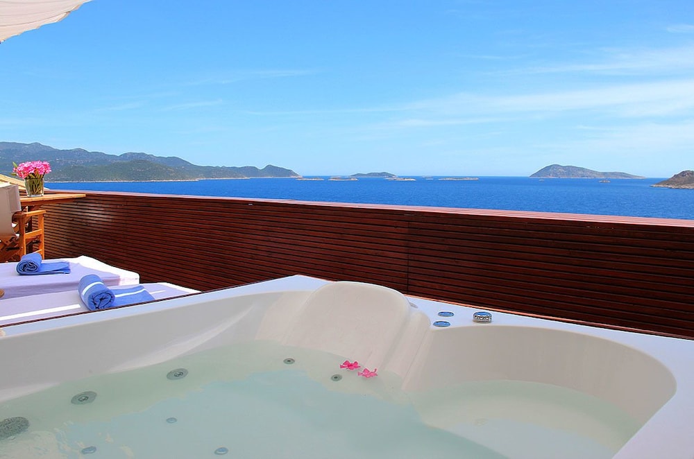 Lycia Hotel 34/65
