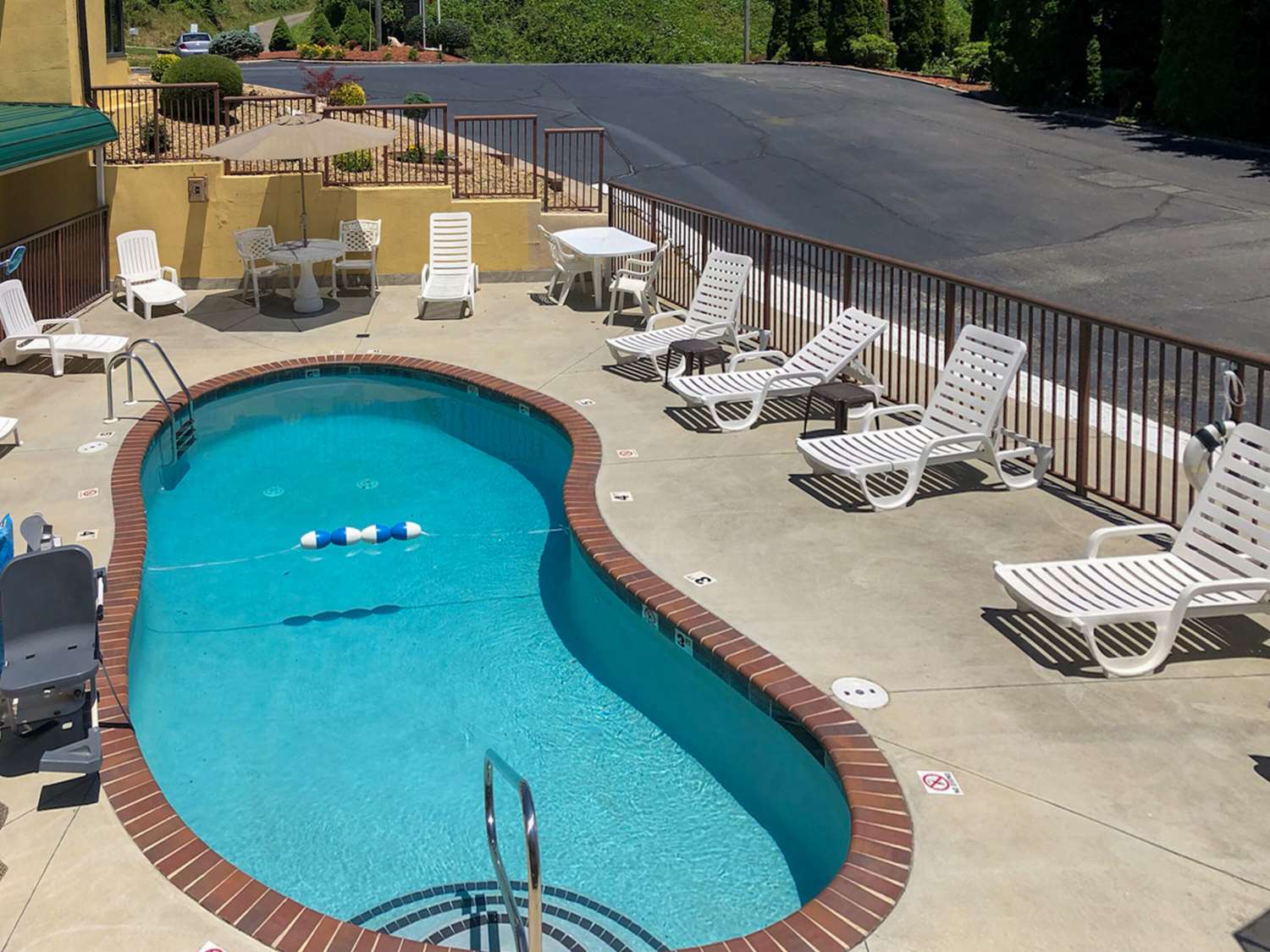 Quality Inn Hillsville 48/48