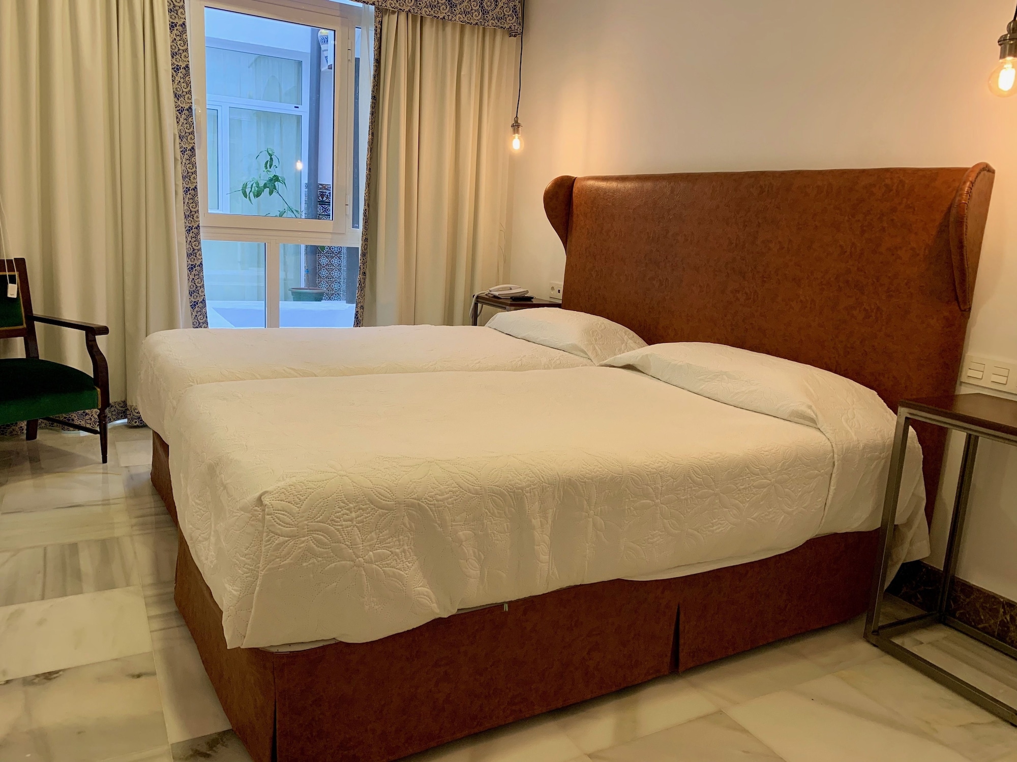SUPERIOR, DOUBLE BED