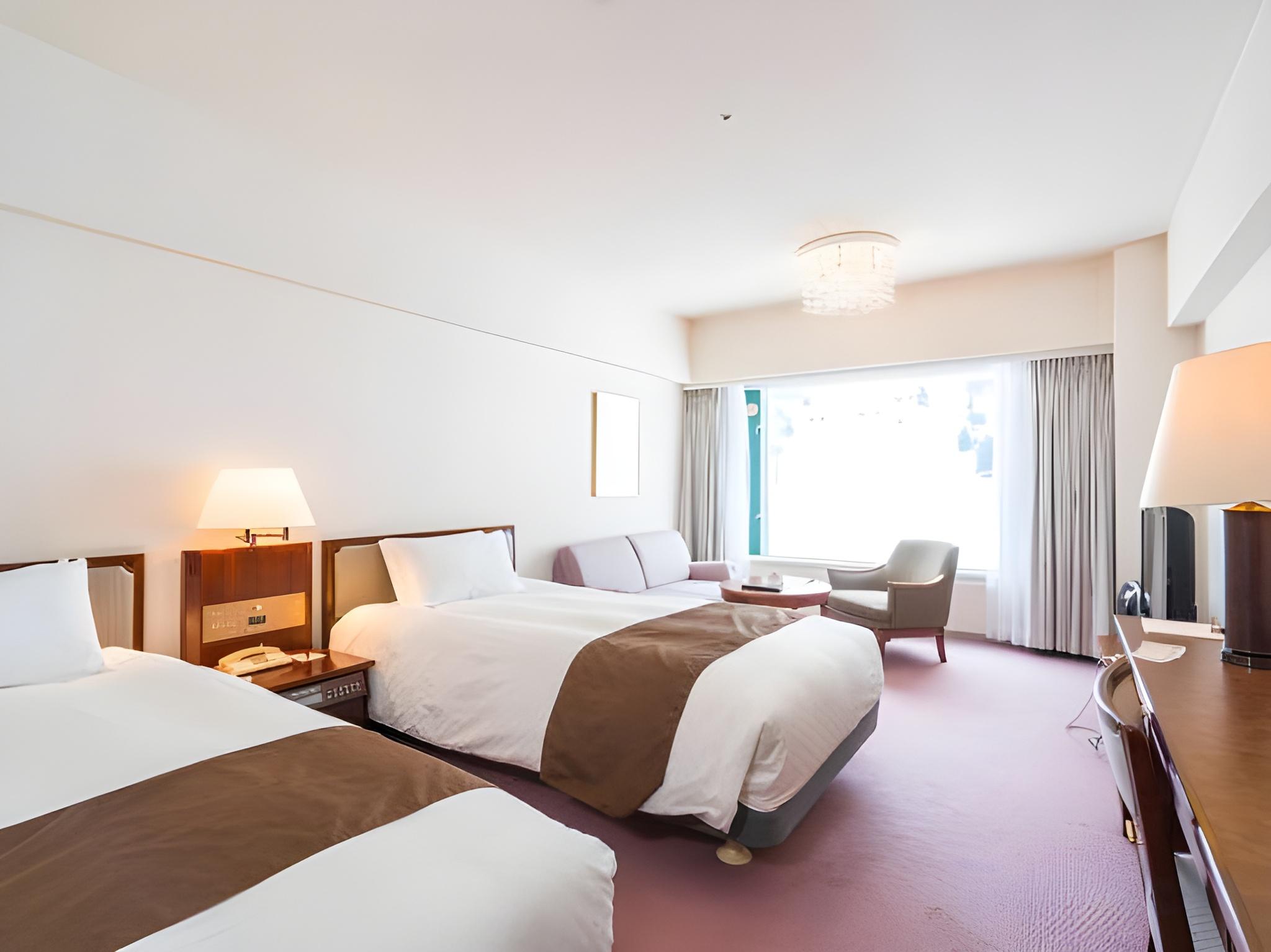 Twin Beds, Building 3, Smoking