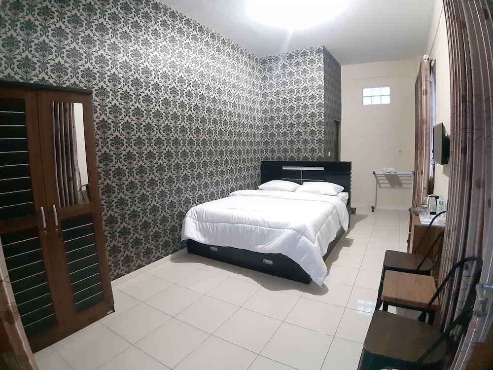Soreang Hotel by ZUZU 12/61