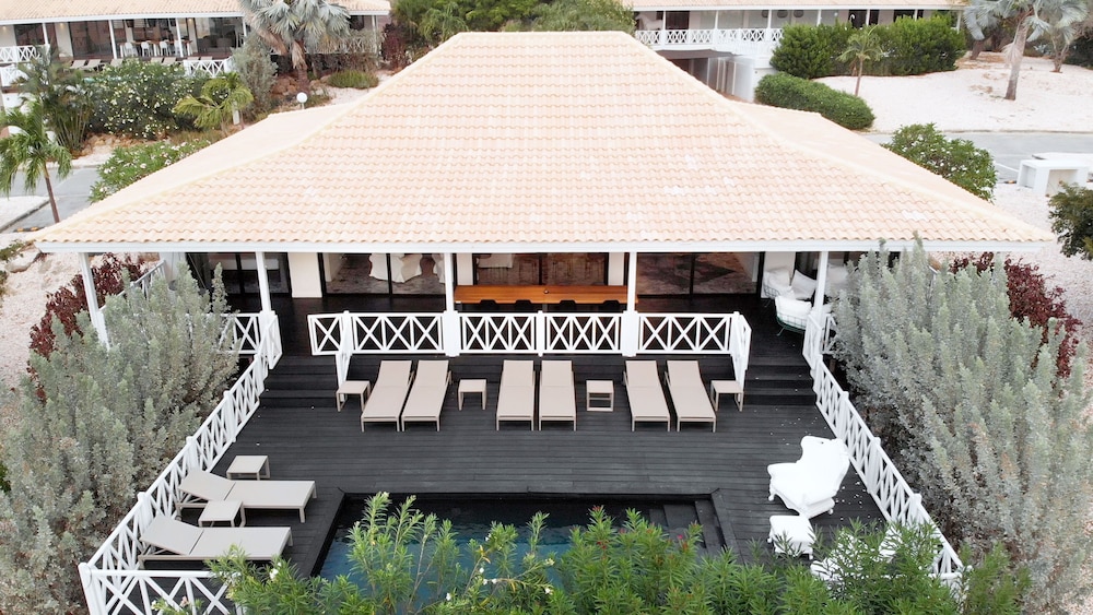Papagayo Beach Resort 6/72