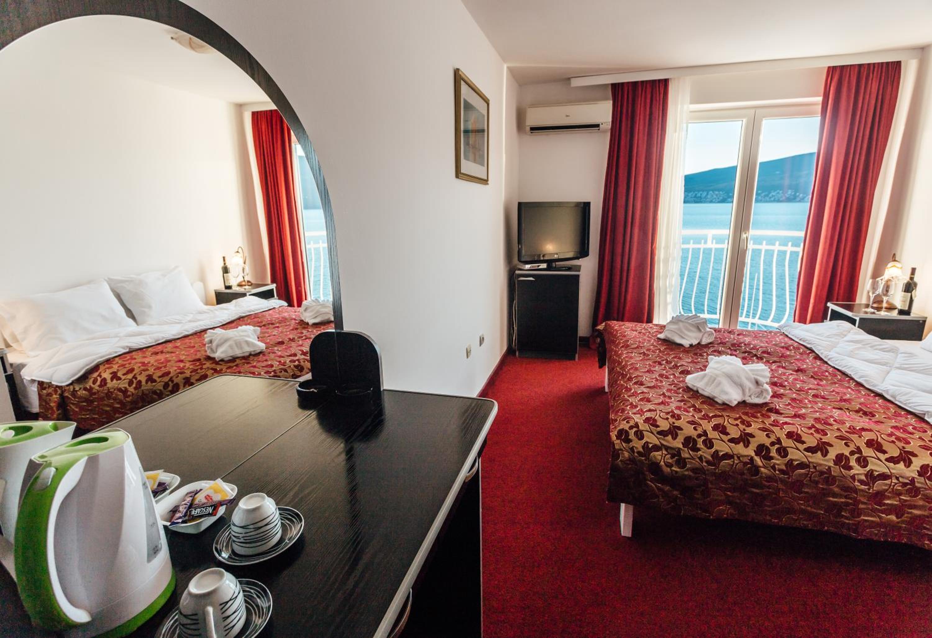 غرفة سوبيريور بسرير مزدوج بإطلالة على البحر، Azzurro Hotel Bijela, Herceg Novi 8/10