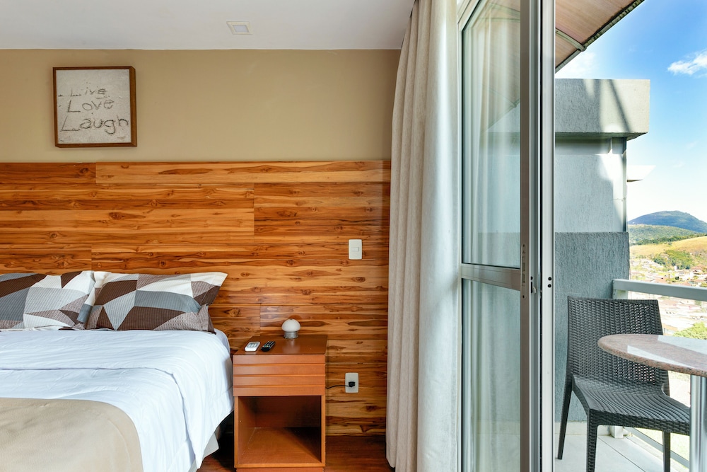 Petropolis Inn 50/50