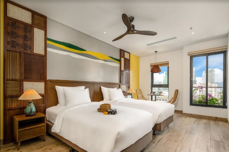Central, Deluxe, Twin Beds, City View