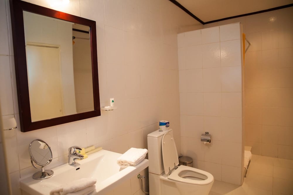 GORILLAS LAKE KIVU HOTEL 45/49