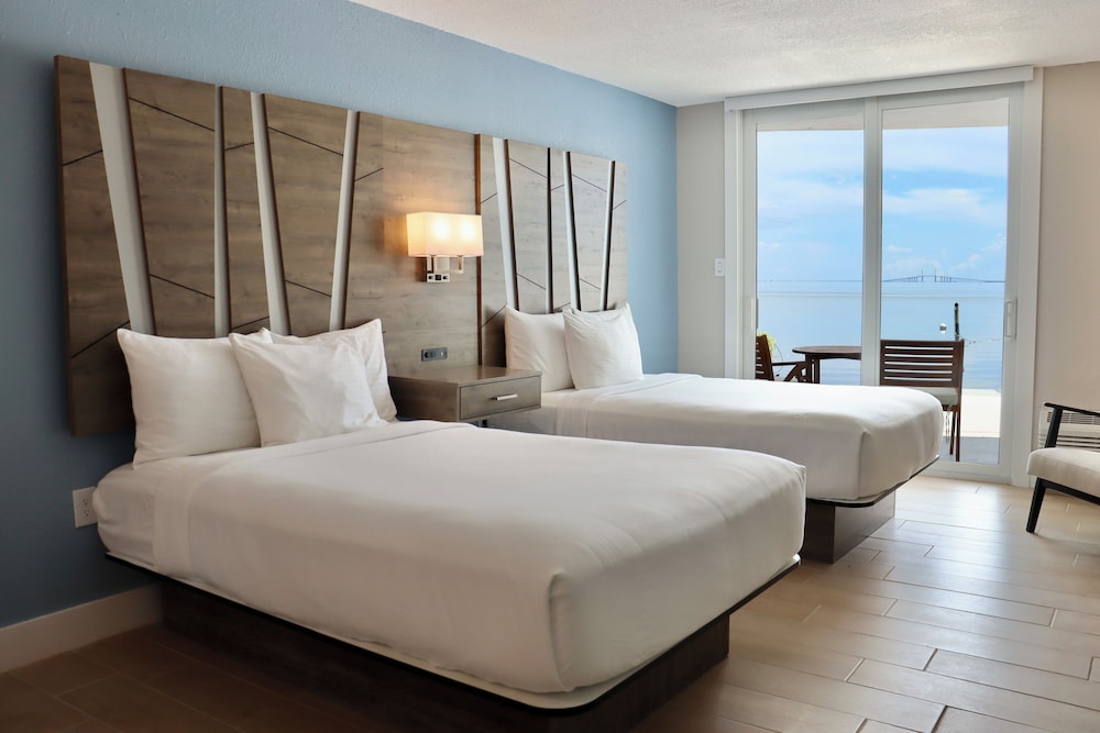 Premier, Junior Suite, 2 Double Beds, Water Side