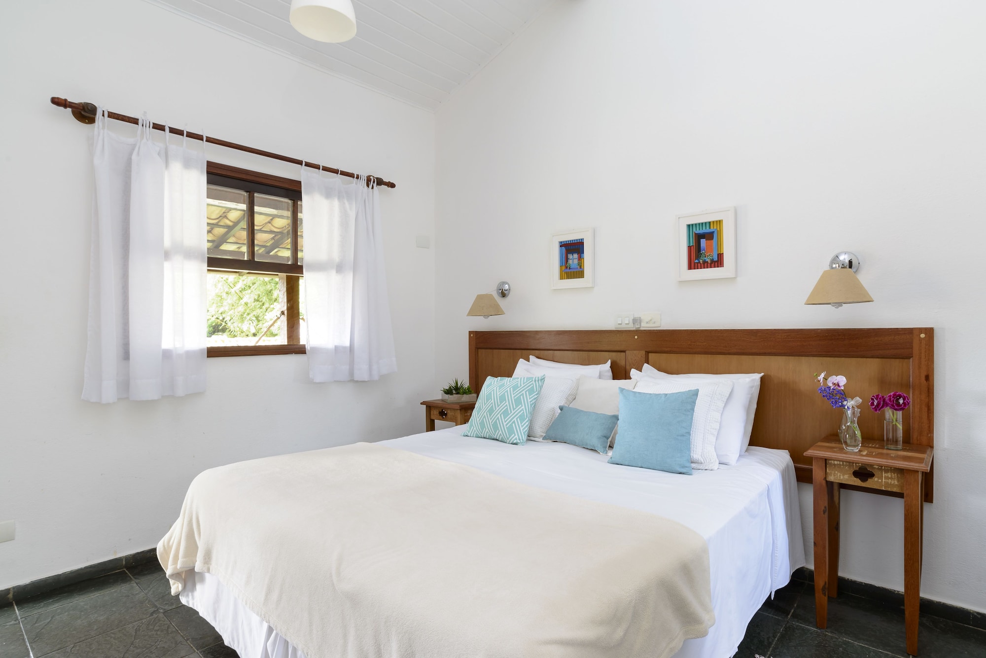 Deluxe, King Bed
